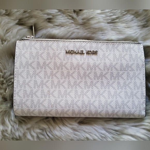 Michael Kors Handbags - Authentic Michael Kors Jet Set Travel Double Zip Wallet EUC